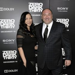 James Gandolfini y su mujer en la premiere de "La noche más oscura"