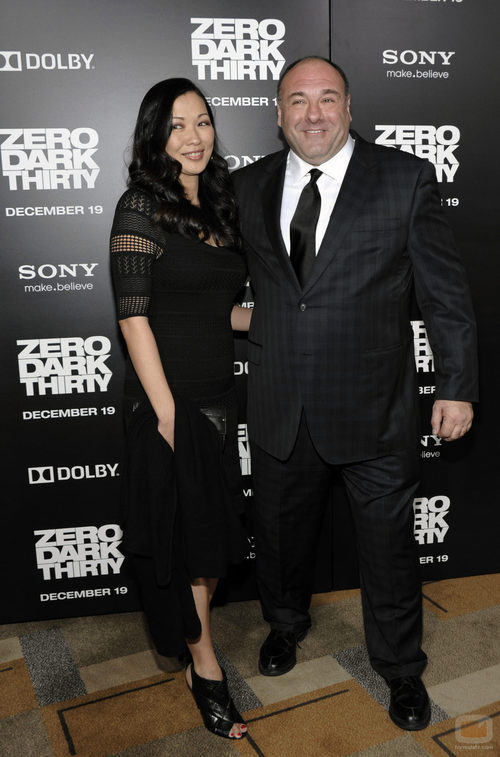 James Gandolfini y su mujer en la premiere de "La noche más oscura"