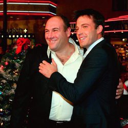 James Gandolfini y Ben Affleck en la presentación de "Sobreviviendo a la Navidad"