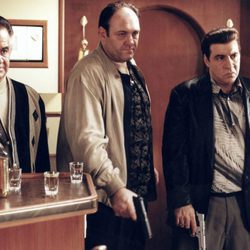 Tony Sirico, James Gandolfini y Steven Van Zandt en 'Los Soprano'