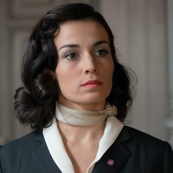 Sara Rivero es Carmen en 'Galerías Velvet'