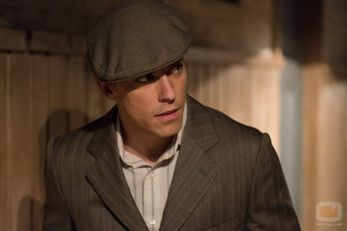 Adrián Lastra es Pedro en 'Galerías Velvet'