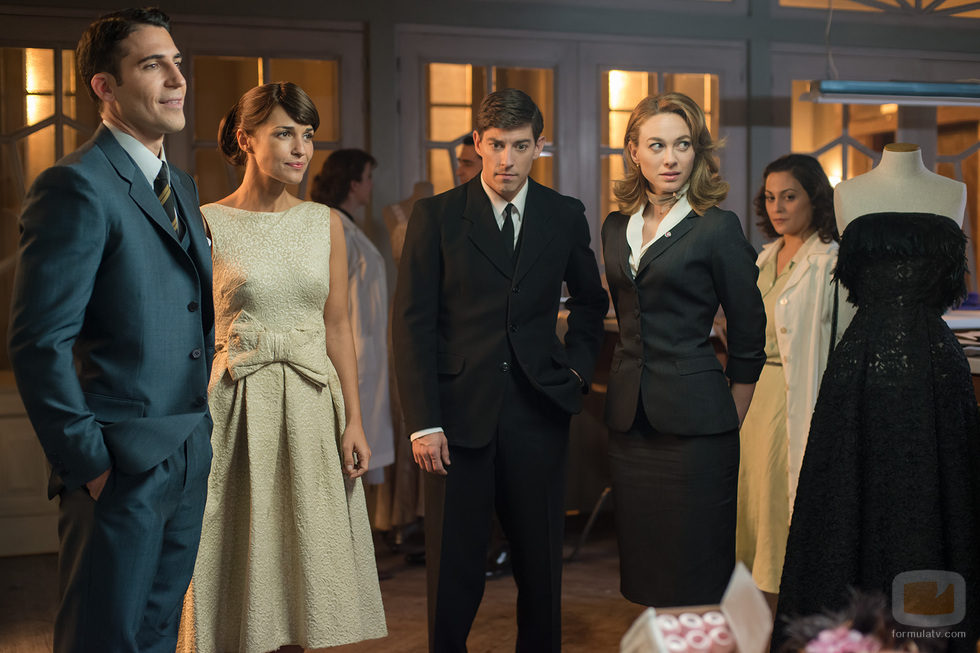 Miguel Ángel Silvestre, Paula Echevarría, Adrián Lastra y Marta Hazas en 'Galerías Velvet'