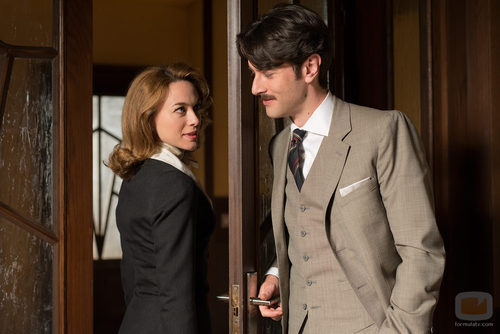 Clara coquetea con Mateo en 'Galerías Velvet'