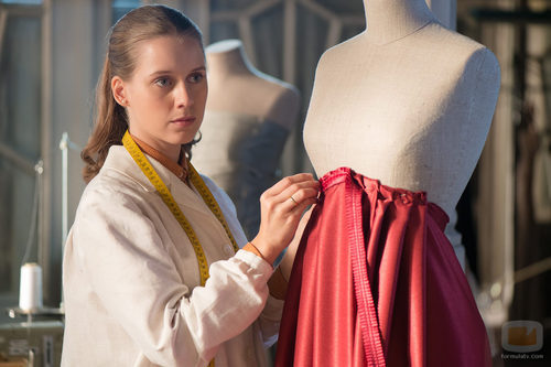 Manuela Vellés es Luisa en 'Galerías Velvet'