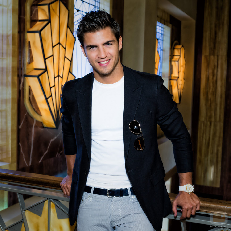 Maxi Iglesias es Max en 'Galerías Velvet'