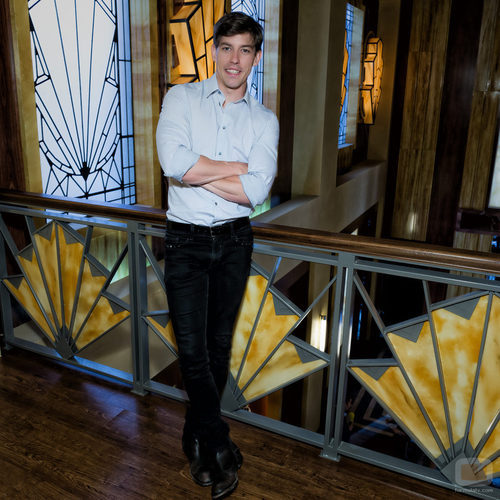 Adrián Lastra posa durante la presentación de 'Galerías Velvet'