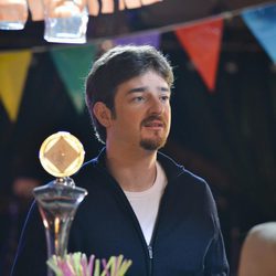 Gorka Otxoa es César en 'Vivo cantando'