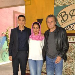 Álex González, Hiba Abouk y José Coronado en la presentación de 'El príncipe'