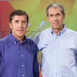 Pedro Delgado y Carlos de Andrés, comentaristas del ciclismo en TVE