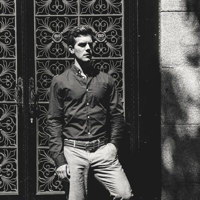 Marc Clotet con un aire más serio en VIM Magazine