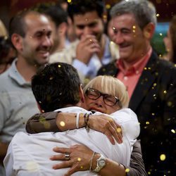 Juan Manuel celebra con Maribel su victoria en la final de 'MasterChef'