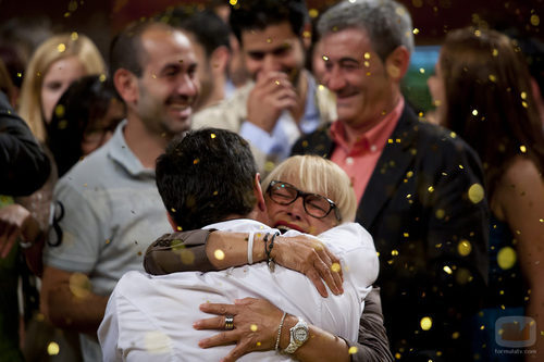 Juan Manuel celebra con Maribel su victoria en la final de 'MasterChef'