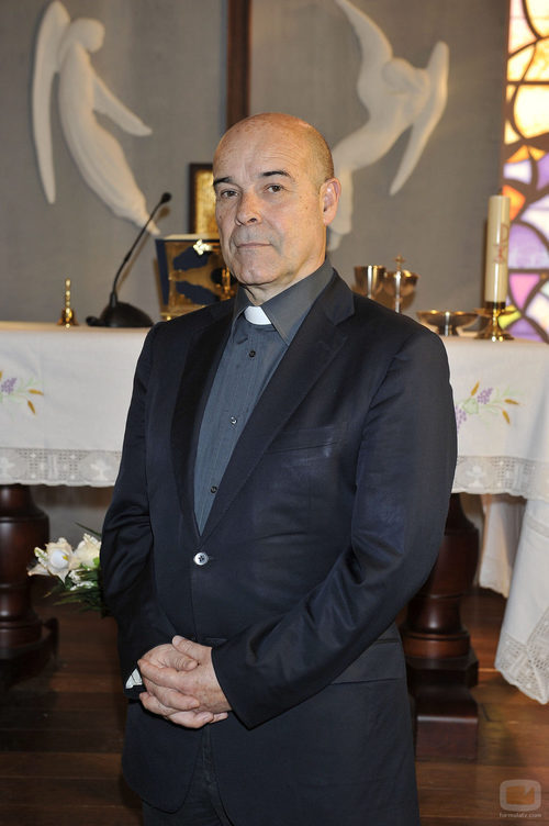 Resines es el padre Ángel en la nueva serie 'He visto un Ángel'