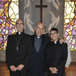 Resines, Rellán y Vilches posan caracterizados en la capilla de 'He visto un Ángel'