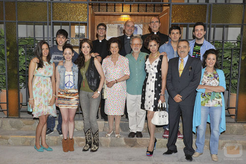 El reparto completo de 'He visto un Ángel' junto a su director