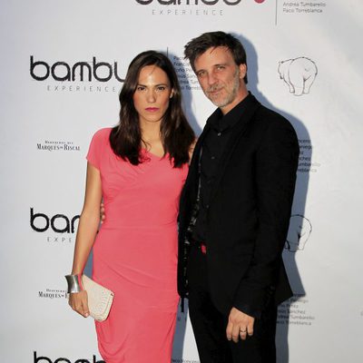 Armando del Río y su pareja en la fiesta de aniversario de Bambú Producciones