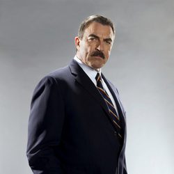 Tom Selleck como Francis Reagan