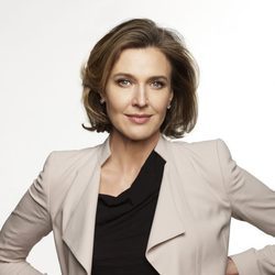 Brenda Strong como Ann Ewing en 'Dallas'