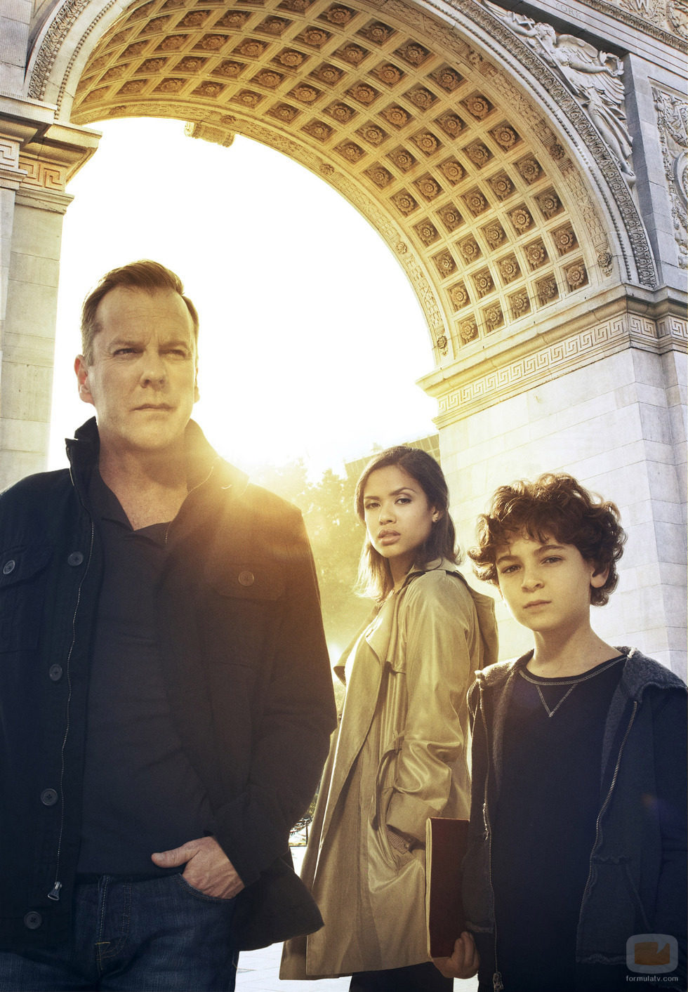 Sutherland, Mbatha y Mazouz posan promocionando 'Touch'