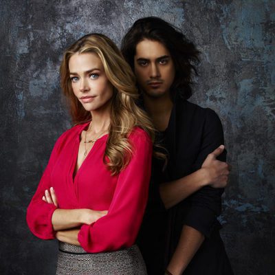 Denise Richards y Avan Jogia en 'Twisted'