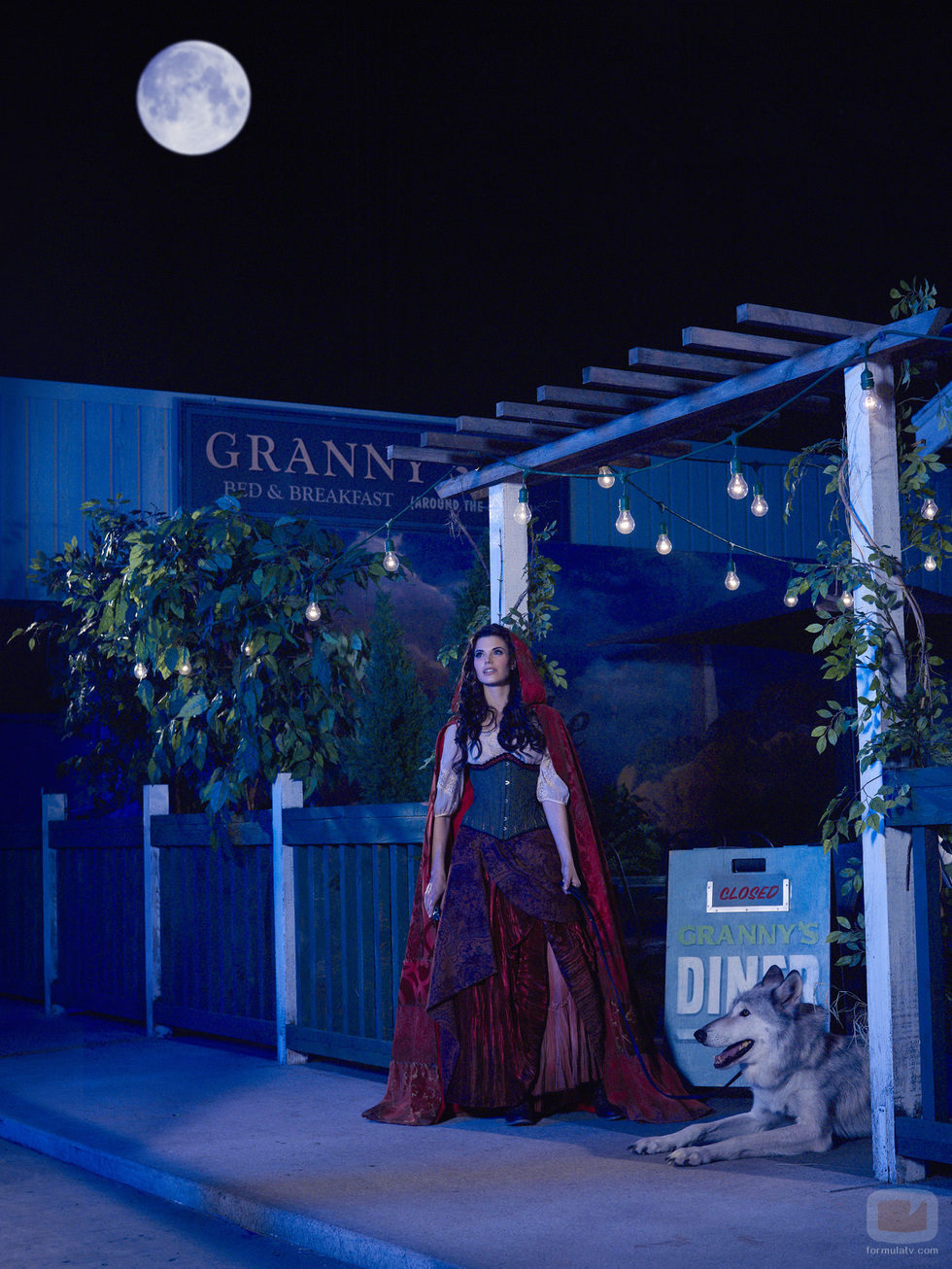 Meghan Ory es Caperucita Roja en 'Érase una vez'