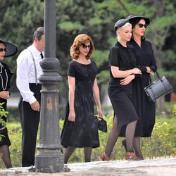 Miriam Giovanelli, Manuela Velasco y Natalia Millán en el rodaje de 'Galerías Velvet'