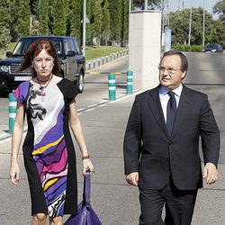 Gloria Lomana y Maurizio Carlotti en el tanatorio de Concha García Campoy