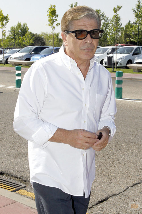 Pedro Ruiz en la capilla ardiente de Concha García Campoy