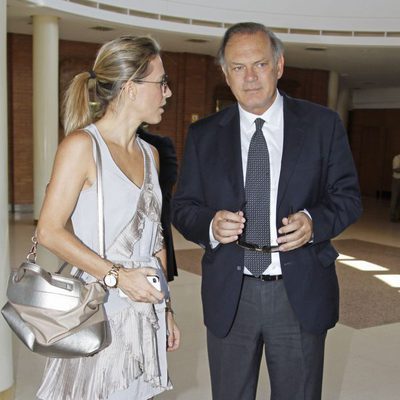 Ángeles Blanco y Pedro Piqueras en el tanatorio de Concha García Campoy