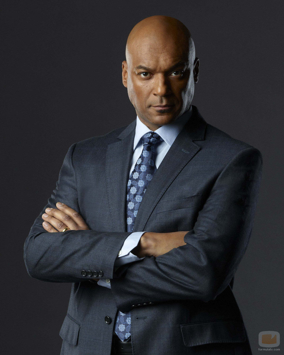 Colin Salmon es Walter Steele en 'Arrow'