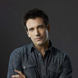 Colin Donnell es Tommy Merlyn en 'Arrow'