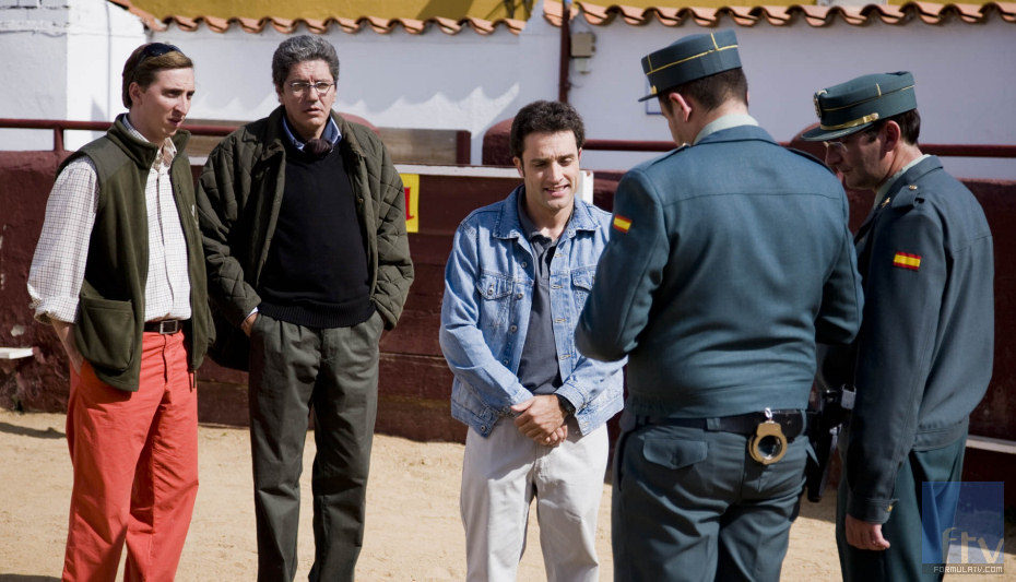 La policía habla con Pablo