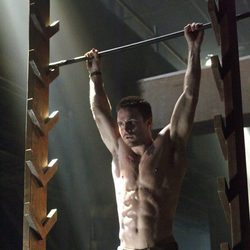 Oliver Queen (Stephen Amell) entrena duro para luchar contra el crimen en 'Arrow'