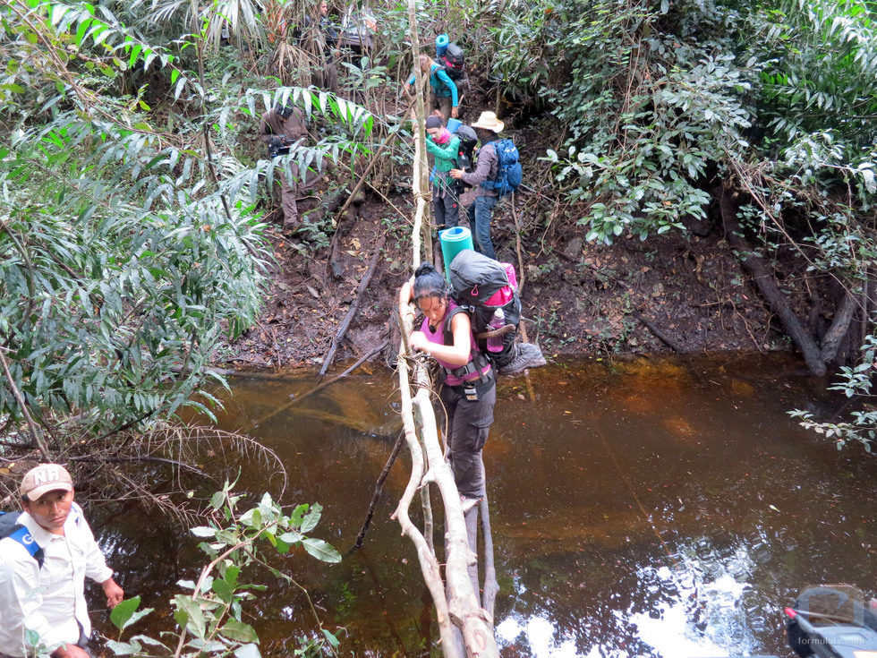 Los concursantes de 'Desafío en el abismo' en una prueba del programa