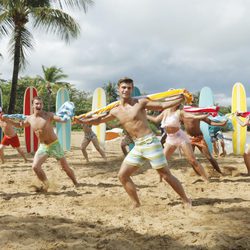 Los protagonistas de 'Teen Beach Movie' bailan en bañador