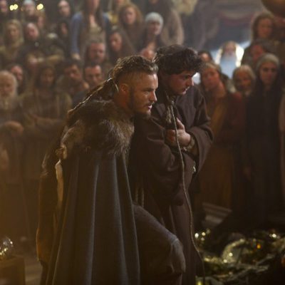Travis Fimmel y George Blagden en el tercer capítulo de 'Vikingos'