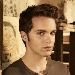 Thomas Dekker es Adam Conant en 'El círculo secreto'