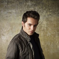 Thomas Dekker da vida a Adam Conant en 'El círculo secreto'