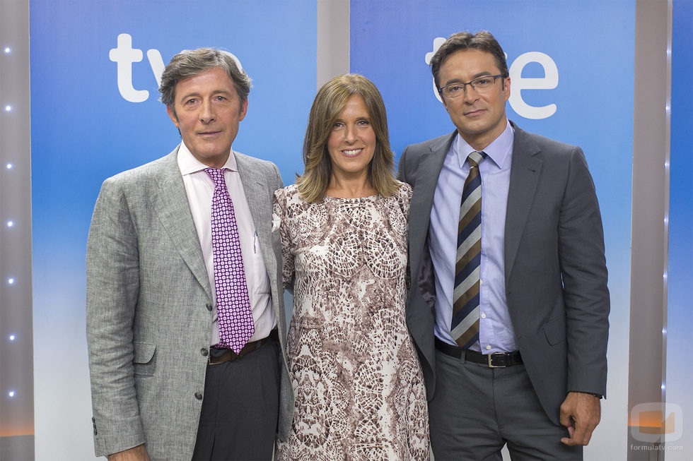 Jesús Álvarez, Ana Blanco y Marcos López, presentadores del 'Telediario 2'