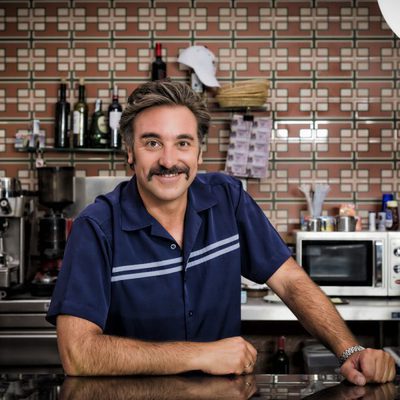 Javier Cifrián es Mariano en 'Vive cantando'