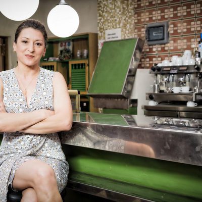 Mariola Fuentes es Candela en la serie de Antena 3 'Vive cantando'