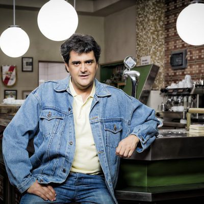 Andrés Arenas es Ceferino en la serie 'Vive cantando'