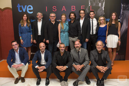 Reparto de 'Isabel' en la presentación de su segunda temporada en el FesTVal de Vitoria