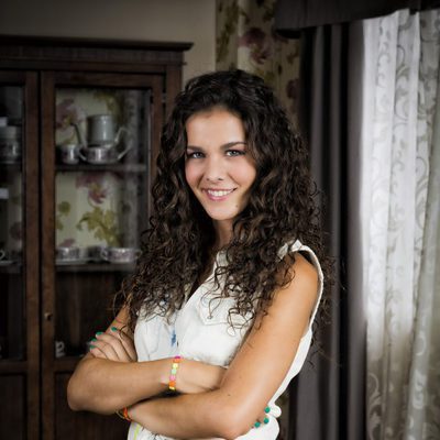 Sandra Blázquez es María José en 'Vive cantando'