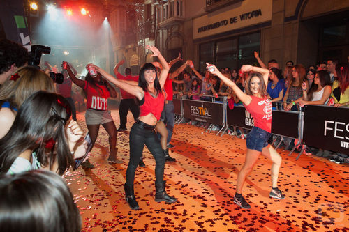 Las estrellas de 'Dreamland' bailan en el FesTVal de Vitoria