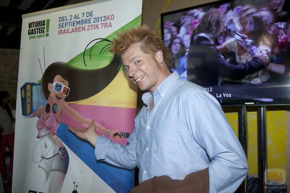 El mago Yunke en la presentación de 'Por arte de magia' en el FesTVal de Vitoria