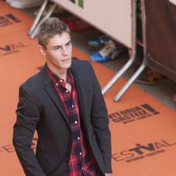 Patrick Criado en la alfombra naranja del FesTval