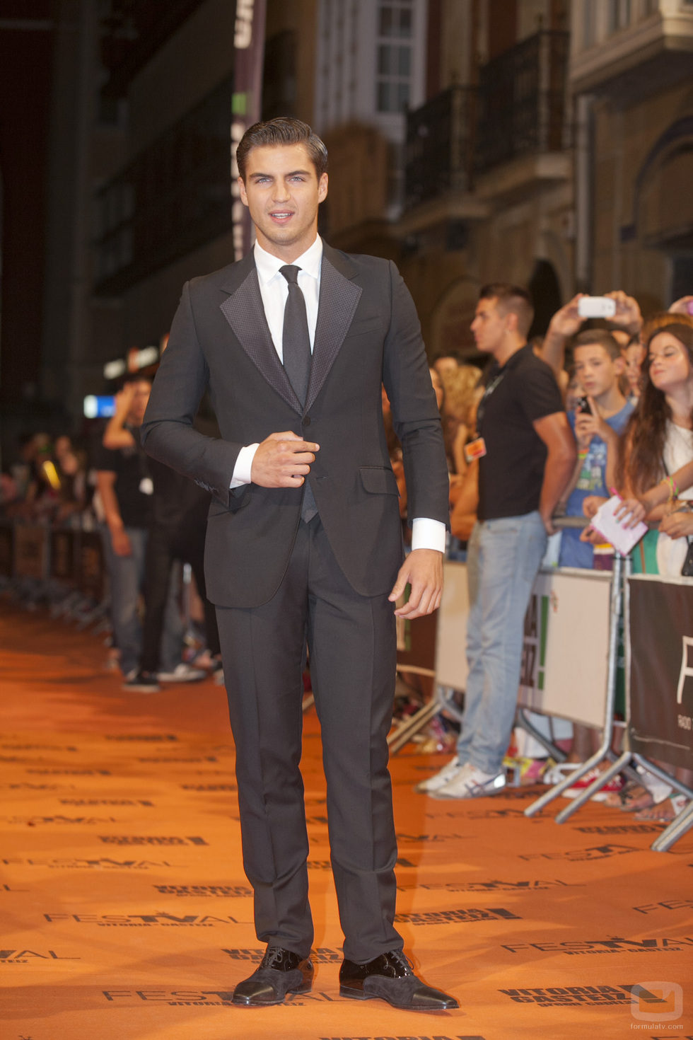 Maxi Iglesias en el FesTVal de Vitoria 2013 presentando 'Galerías Velvet'