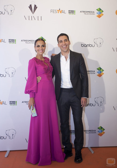 Paula Echevarría y Miguel Ángel Silvestre en la premiere de 'Galerías Velvet' en el FesTVal de Vitoria 2013